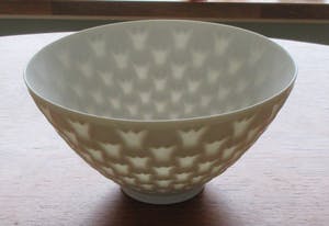 Rorstrand - Gunnar Nylund - White glazed porcelain bowl modelled with crowns kopen? Bied vanaf 95!