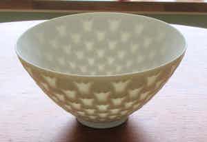 Rorstrand - Gunnar Nylund - White glazed porcelain bowl modelled with crowns verkocht voor € 95!