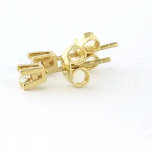 18k geel gouden solitair oorknoppen met briljant geslepen diamant tot. 0,18ct kopen? Bied vanaf 325!