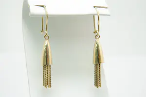 48- Klassiek en relatief lang paar 14krt geel-gouden oorhangers met strengen kopen? Bied vanaf 250!