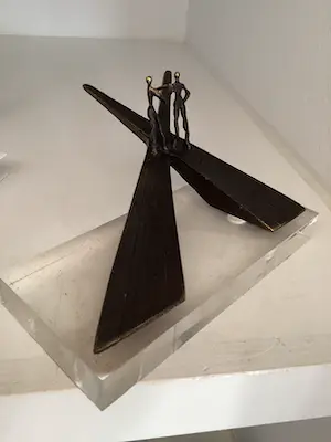 Corry Ammerlaan - Sculptuur “ OP SCHEIDING VAN WEGEN “ kopen? Bied vanaf 1!