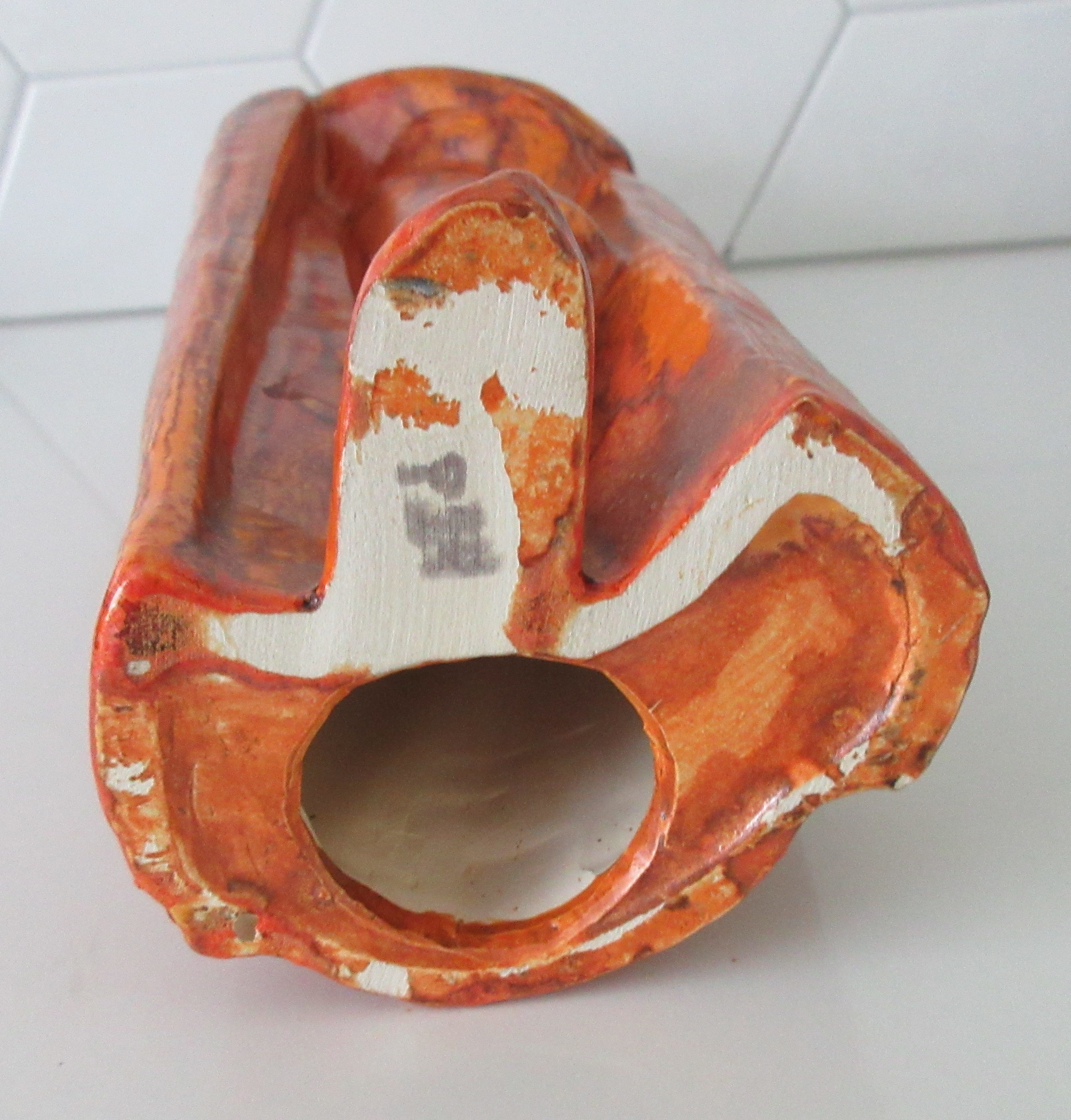 Niet of onleesbaar gesigneerd - Grote oranje art deco faience plastiek van een jonge vrouw kopen? Bied vanaf 1!