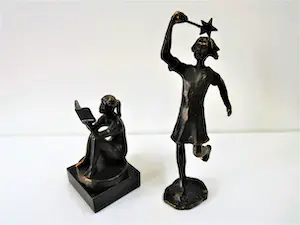 Buy Corry Ammerlaan - Titels: Lezend meisje, staat op een granieten sokkel, En de sculptuur: WE? Bid from 1!