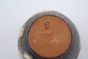 De Steenuil - vaasje - fatlava glazuur - gemerkt met uil kopen? Bied vanaf 1!