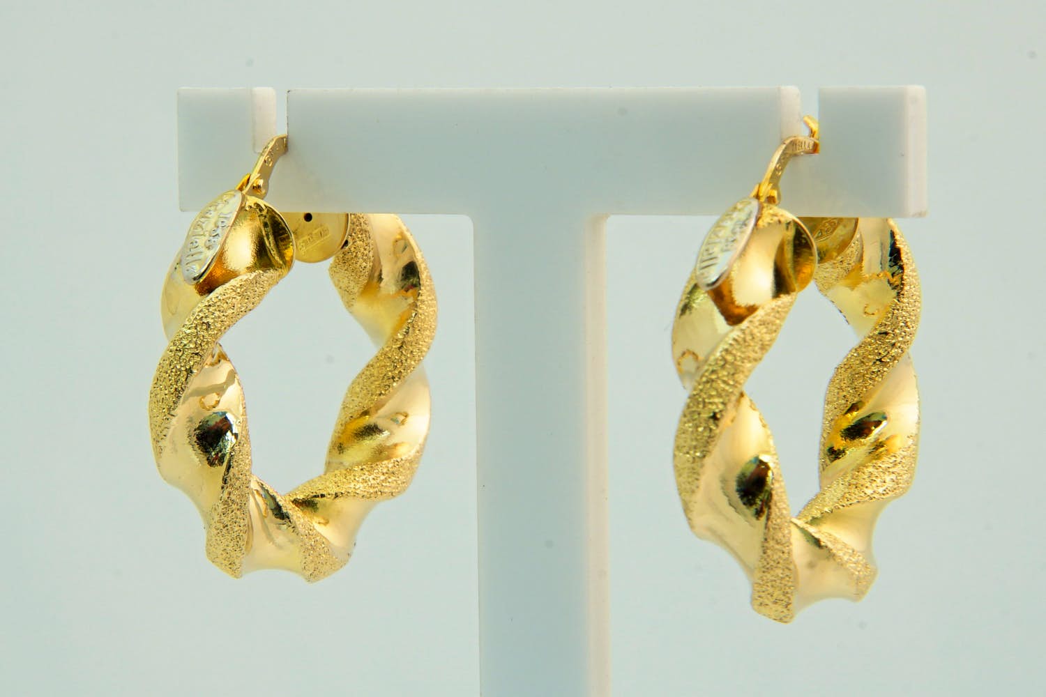 80- paar 18 Krt geel gouden holle & "gedraaide" oorringen kopen? Bied vanaf 200!