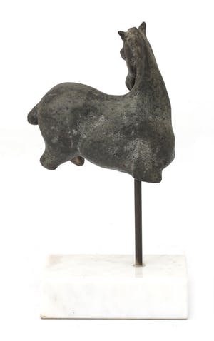 Evert den Hartog - Bronzen beeld: paarden torso op sokkel kopen? Bied vanaf 750!