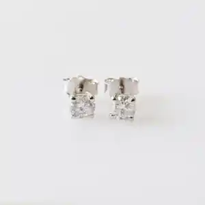 Diamanten oorknopjes kaufen? Bieten Sie von 850!