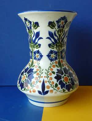 Societe Ceramique - Art Nouveau vaas met floraal polychroom decor verkocht voor € 13!