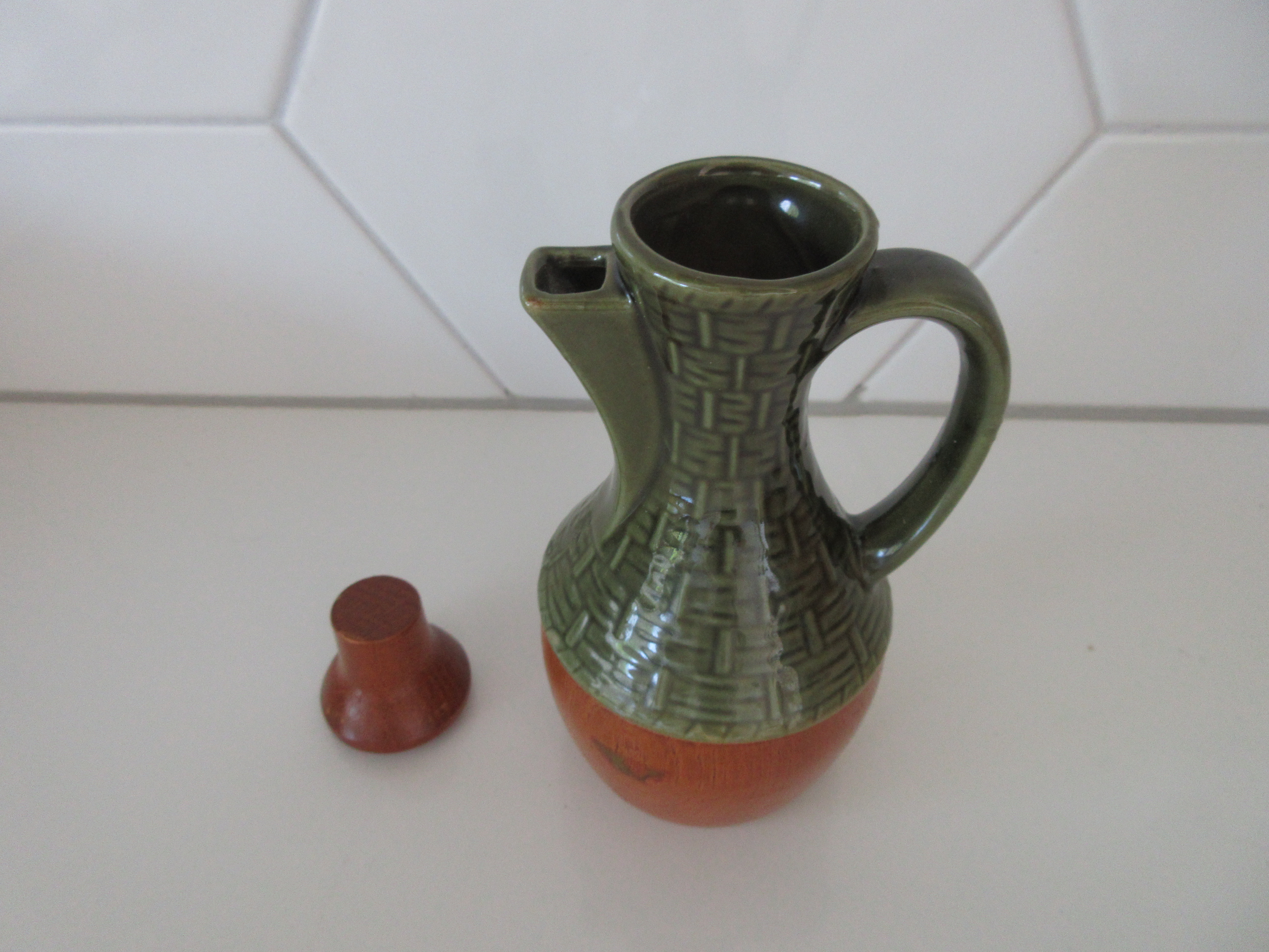 Niet of onleesbaar gesigneerd - Vintage Japans seventies groen aardewerken en houten tafelset kopen? Bied vanaf 1!