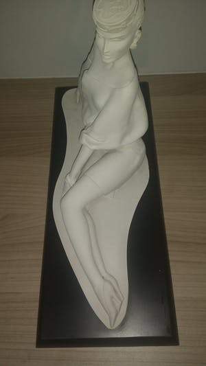 Niet of onleesbaar gesigneerd - Dame zittend op de grond kopen? Bied vanaf 1!