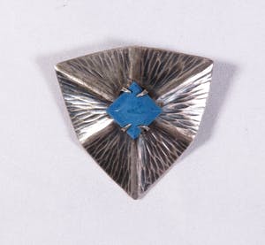 D.P.M. Gaillard - Zilveren Art Deco broche met steen + extra Deco Broche kopen? Bied vanaf 35!