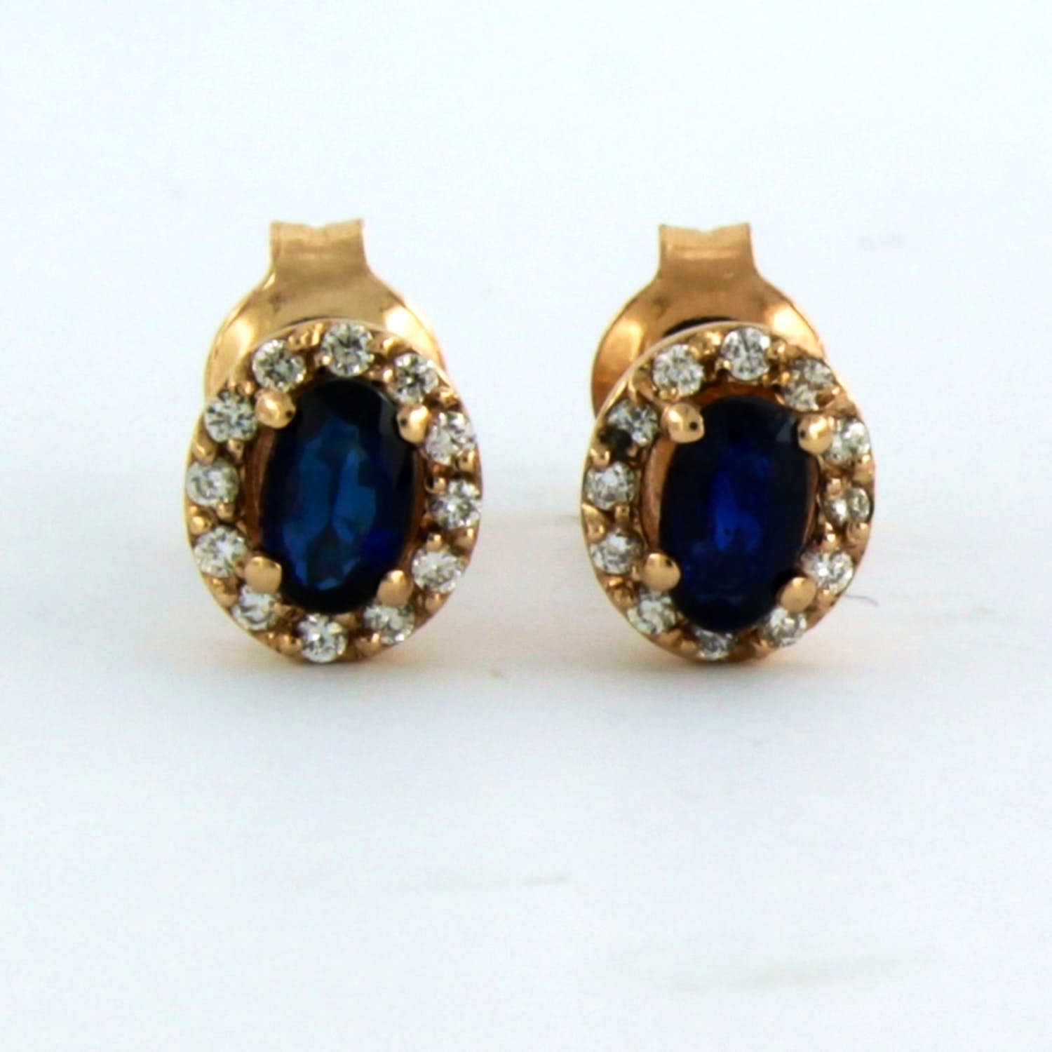 14k rose gouden entourage oorknoppen bezet met robijn en diamant 0.13 ct kopen? Bied vanaf 210!