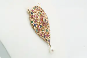 89 - Kleurrijke 14 karaats rosé gouden peervormige hanger met diamant. kopen? Bied vanaf 1350!