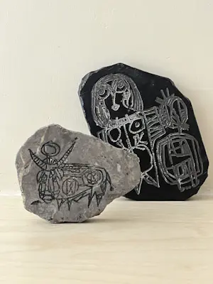 AcheterJan van Doorn - unieke sculptuur / linosteen met abstracte voorstelling in CoBrA stijl? Enchérissez de 75!