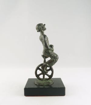 Bep van den Bergh - Brons en natuursteen, Clown op eenwieler kopen? Bied vanaf 50!