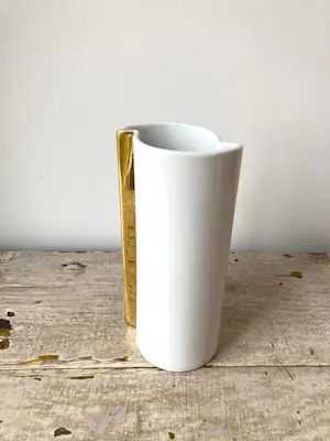 Gerold Porzellan - Op Art Gerold Porzellan witte vaas met gouden rand, jaren 60ig kopen? Bied vanaf 40!
