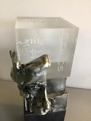 Buy Ad Haring - Sculptuur / Afstudeer plaat Erasmus Universiteit ..? Bid from 90!