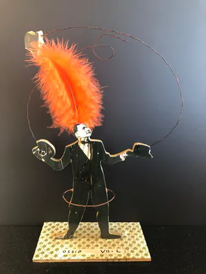 Ossip - Vrolijk mannetje met veer kopen? Bied vanaf 79!