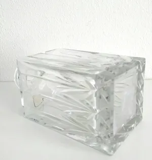 Niet of onleesbaar gesigneerd - schitterende karaf, bewerkt kristal, gemerkt kopen? Bied vanaf 1!