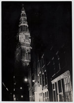 Eva Besnyo - De Oude Kerk in Amsterdam, vintage gelatinezilverdruk kopen? Bied vanaf 495!