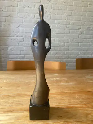 Brons (Onbekend) - Elegant beeld op een sokkel van zwart marmer kopen? Bied vanaf 60!