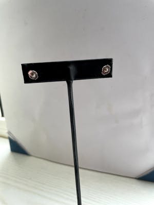 18kt witgouden oorstekers+ briljant 1,17 gr kopen? Bied vanaf 140!