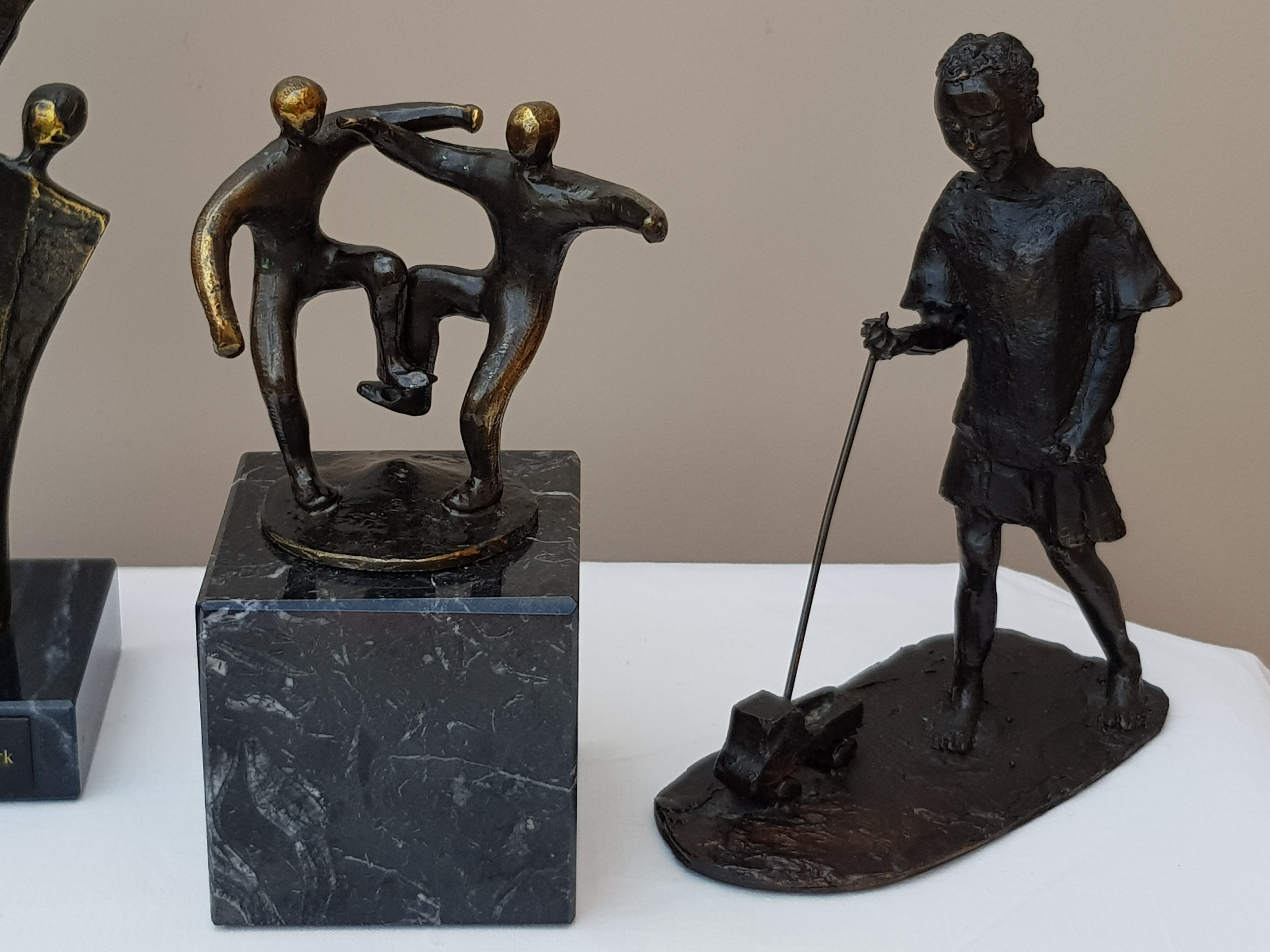 Corry Ammerlaan - Lot van 3 Sculpturen - Gesigneerd kopen? Bied vanaf 75!