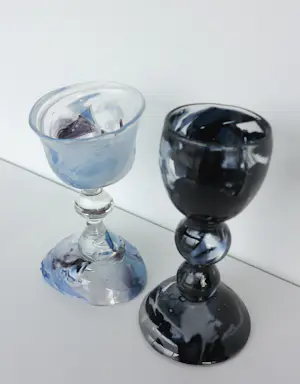 Bernard Heesen - de Oude Horn / Twee grote bokalen in licht- en donkerblauw kopen? Bied vanaf 250!