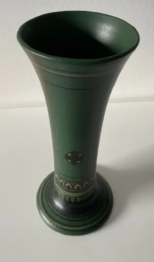 Bert Nienhuis - Plateelbakkerij De Distel, Amsterdam zeldzame decoratieve art deco vaas kopen? Bied vanaf 95!