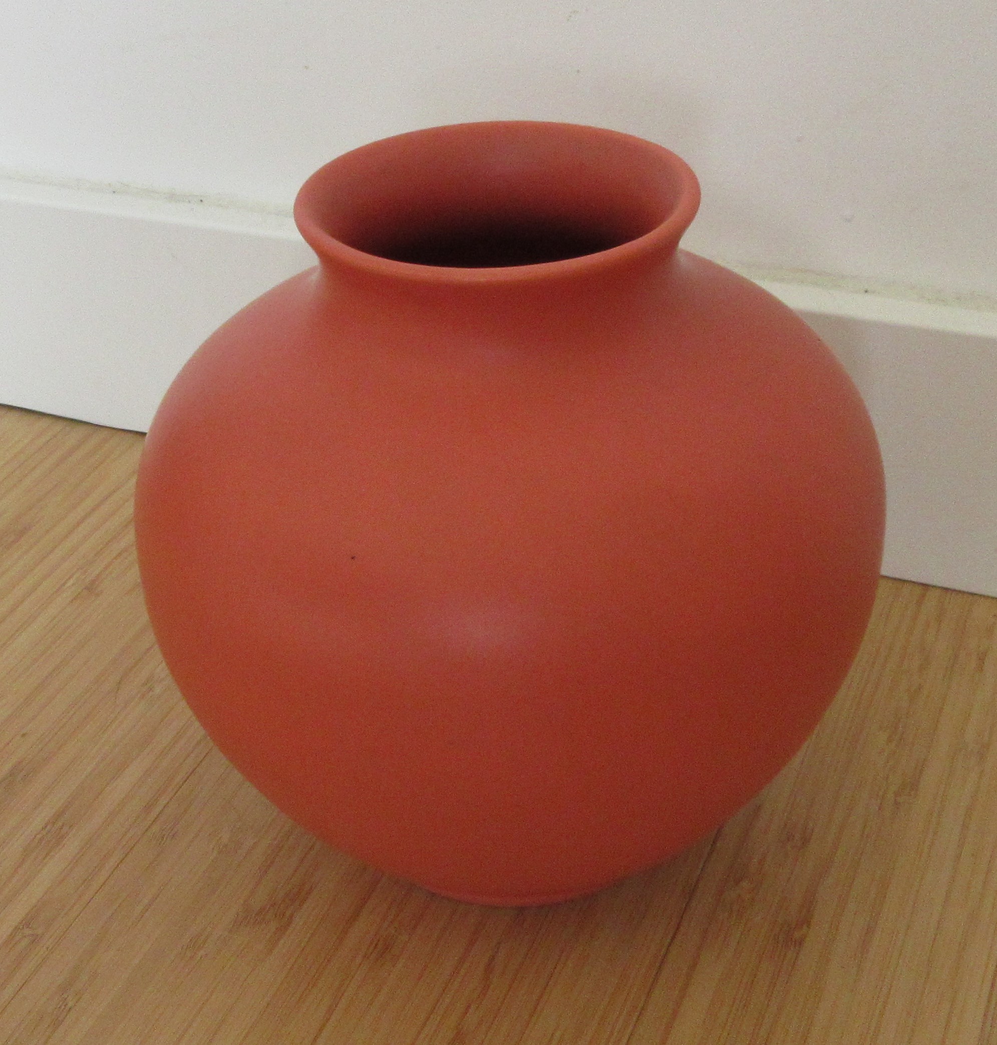 Keramiekfabriek Velsen - Monochrome terracotta plateln vaas (Delfts) kopen? Bied vanaf 15!