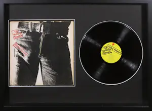 Andy Warhol - Handgesigneerd exemplaar van The Rolling Stones 'Sticky Fingers' - Ingelijst kaufen? Bieten Sie von 1!