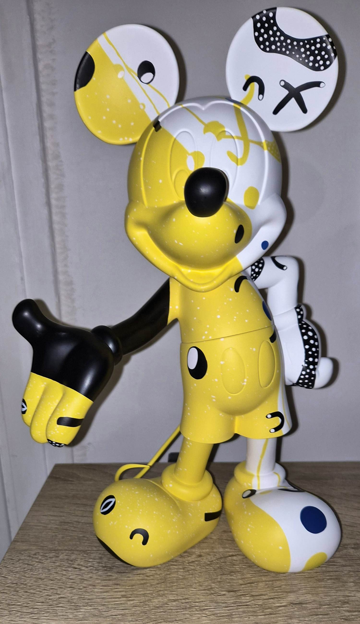 Thomas Dariel - Sculpture Mickey Disney Cosmic Thomas Dariel - Jaune - S kopen? Bied vanaf 140!