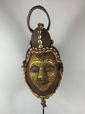 Punu - Tribal used Old African female Bronze mask from the Punu with Cap - Gabon. kopen? Bied vanaf 125!