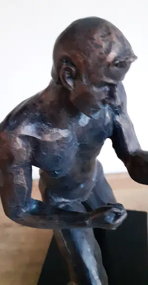 Niet of onleesbaar gesigneerd - Beeld/figuur "Onbewapende Weerstand" kopen? Bied vanaf 1!