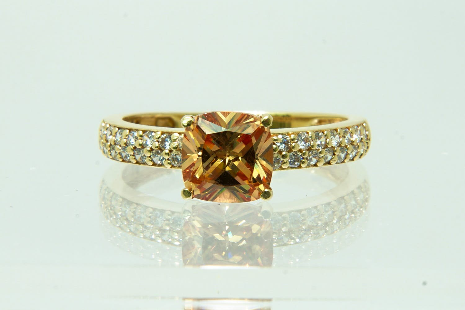 48 - 14 Krt gouden dames ring BLUSH met grote cognac kleurige steen kopen? Bied vanaf 120!