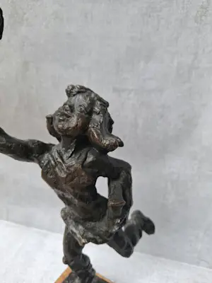 Marcus Ravenswaay - Meisje met bos bloemen kopen? Bied vanaf 399!