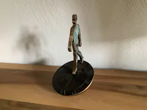 Buy Desiree Tonnaer - Figuur op zonnewijzer? Bid from 55!