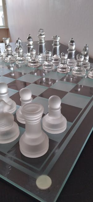 Curiosa - Glazen schaakspel, mat en helder glas kopen? Bied vanaf 60!