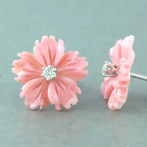 18k gouden oorknoppen met roze agaat en briljant geslepen diamant 0.08ct kopen? Bied vanaf 210!