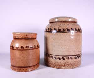 Niet of onleesbaar gesigneerd - Aardewerk, Twee dekselpotten verkocht voor € 10!