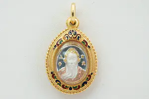 90 - Ged. gouden 20krt Confucius hanger versierd met tijgerkop en kleur emaille kopen? Bied vanaf 240!