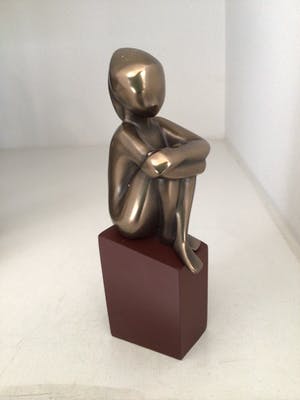 Janneke Ros - Beeld “ IN GEDACHTEN “. Gesigneerd kopen? Bied vanaf 65!