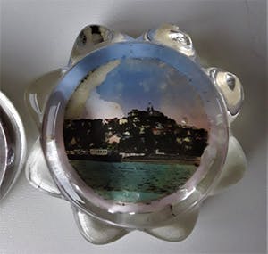 Curiosa - 6 antieke presse-papiers met voorstellingen kopen? Bied vanaf 1!