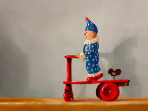 Marian van der Sanden - Stilleven met porselein en antiek opdraai poppetje kopen? Bied vanaf 325!