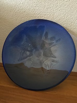 Niet of onleesbaar gesigneerd - Zware blauwe schaal, glas kopen? Bied vanaf 1!