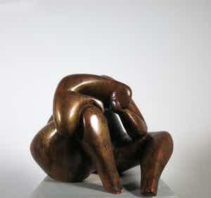 Niet of onleesbaar gesigneerd - Keramiek, Geglazuurd sculptuur van een voormalige danseres verkocht voor € 1!