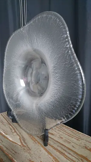 Willem Rozendaal - Helderglazen schaal met tincraquelé en luster "Coquille" (1937) kopen? Bied vanaf 1!