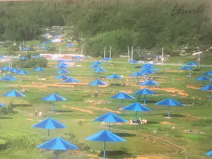 Christo - The Umbrellas, Ibaraki, Japan Site 1984-91 kopen? Bied vanaf 300!