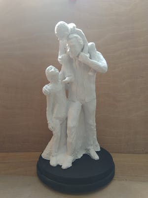 Niet of onleesbaar gesigneerd - Zonder titel, "Vader of opa met kinderen." kopen? Bied vanaf 1!