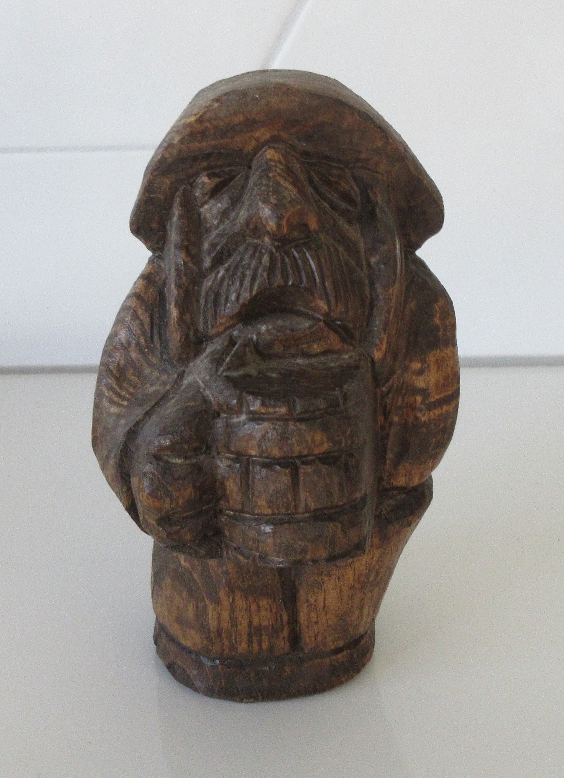 Niet of onleesbaar gesigneerd - Twee handgesneden houten Folk art figuurtjes  kopen? Bied vanaf 1!